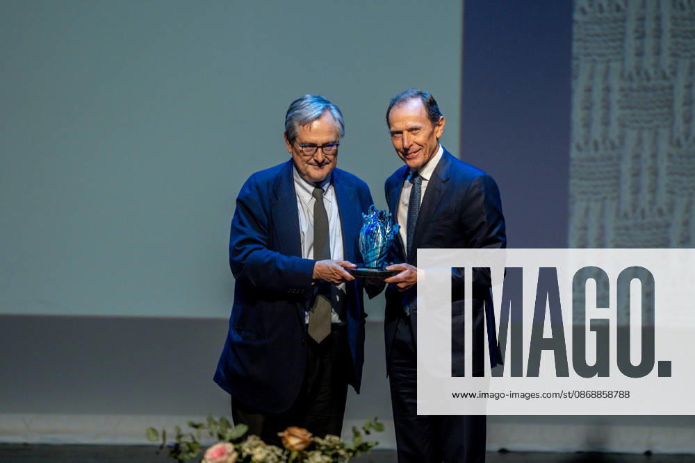 3rd Annual Hispanic Influence Awards Francisco Marhuenda, editor-in-chief of La Razón, presents an award to Real Madrid during the 3rd Annual Hispanic Influence Awards ceremony on October 7, 2026, in Madrid, Spain. The main objective of the Hispanic Influence Awards is to recognize excellence, talent, creativity, and leadership of individuals and institutions that strengthen ties within the Spanish-speaking community and promote Hispanic values on a global scale. OCTOBER 7, 2026 HISPANIC INFLUENCE AWARDS SPANISH-SPEAKERS HISPANIC IDENTITY Madrid Madrid, Spain