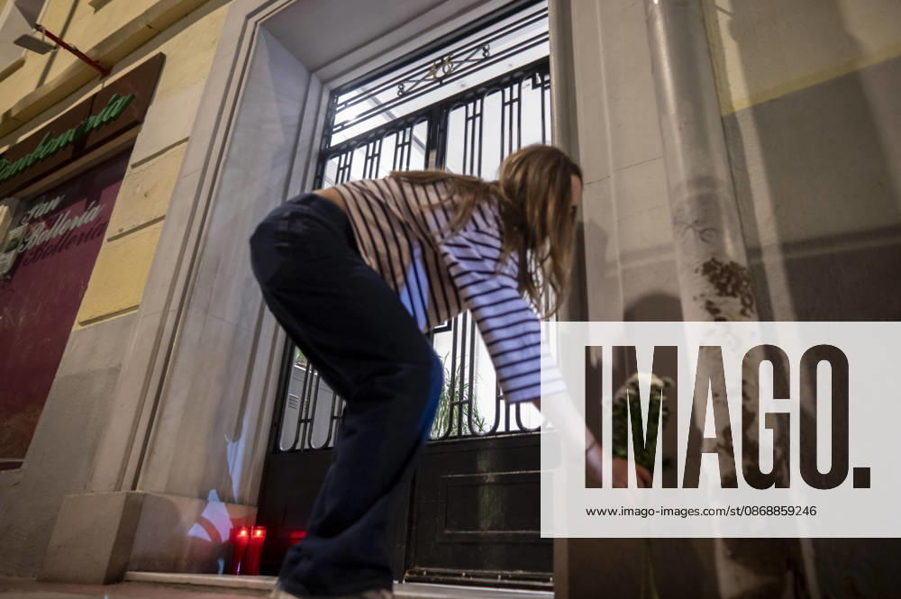 Maricarmen Abascal, who became a symbol of the fight for housing after her eviction, has died. Candles and flowers at Maricarmen’s home, October 7, 2026, in Madrid, Spain. Maricarmen Abascal, who became a symbol of the housing rights movement that led to the Puerta del Sol encampment after being evicted from the home in Retiro where she had lived for 70 years, died on Wednesday, as confirmed by the Tenants’ Union. The woman had been hospitalized at Gregorio Maranón Hospital since September 23. On that day, she was carried out on a stretcher from her home on Alcalde Sainz de Baranda Street after the eviction order was enforced, despite protests from dozens of activists, and transferred to the Madrid hospital due to her fragile health. OCTOB