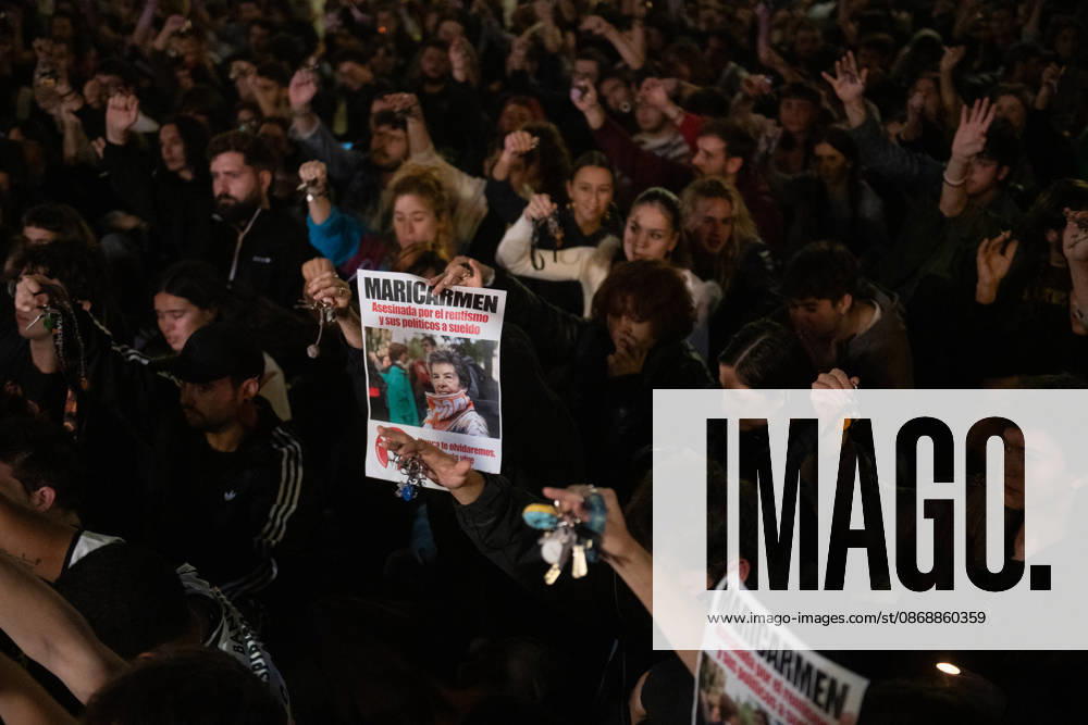 Maricarmen Abascal, who became a symbol of the fight for housing after her eviction, has died. Dozens of people protested in support of Maricarmen in front of the Congress of Deputies on October 7, 2026, in Madrid, Spain. Maricarmen Abascal, who became a symbol of the housing rights movement that led to the Puerta del Sol encampment after being evicted from the home in Retiro where she had lived for 70 years, died on Wednesday, as confirmed by the Tenants’ Union. The woman had been hospitalized at Gregorio Maranón Hospital since September 23. On that day, she was carried out on a stretcher from her home on Alcalde Sainz de Baranda Street after the eviction order was enforced, despite protests from dozens of activists, and transferred to th