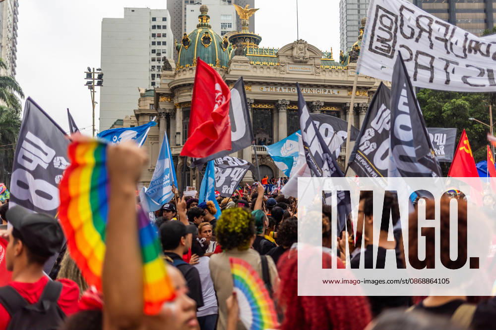 Rio de Janeiro, Brazil. October 7, 2026. March for Democracy: Students gather to protest the rise of the far right and march through the city center (CineloÂ¢ndia) in support of President Lula s candidacy. Photo: . - ZUMAl255 20261007_zip_l255_018
