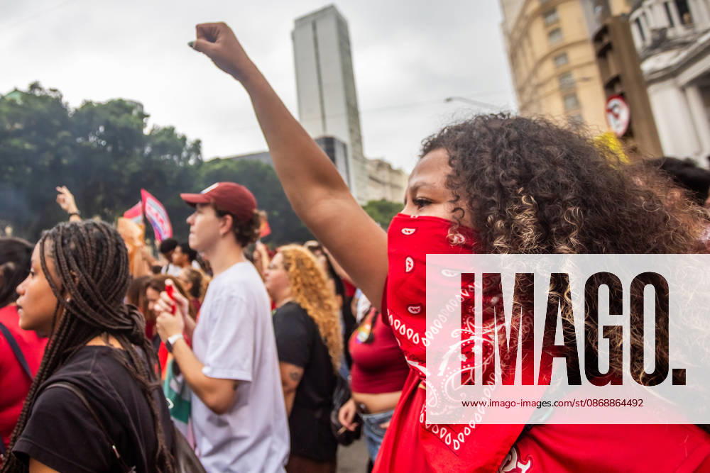 Rio de Janeiro, Brazil. October 7, 2026. March for Democracy: Students gather to protest the rise of the far right and march through the city center (Cinelo¢ndia) in support of President Lula s candidacy. Photo: . - ZUMAl255 20261007_zip_l255_015