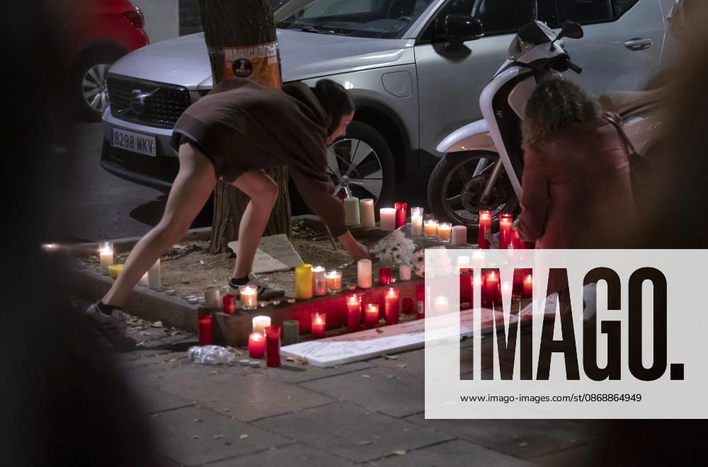 Maricarmen Abascal, who became a symbol of the fight for housing after her eviction, has died. Several members of the Tenants’ Union left candles and messages at Maricarmen’s home on October 7, 2026, in Madrid, Spain. Maricarmen Abascal, who became a symbol of the housing rights movement that led to the Puerta del Sol encampment after being evicted from the home in Retiro where she had lived for 70 years, died on Wednesday, as confirmed by the Tenants’ Union. The woman had been hospitalized at Gregorio Maranón Hospital since September 23. On that day, she was carried out on a stretcher from her home on Alcalde Sainz de Baranda Street after the eviction order was enforced, despite protests from dozens of activists, and transferred to the Ma