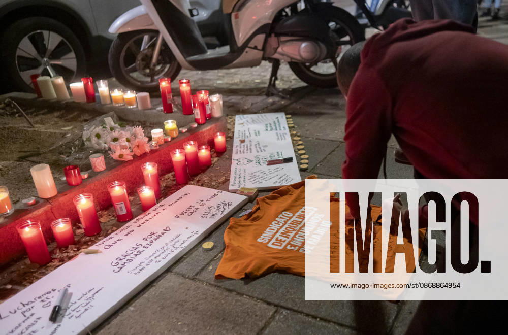 Maricarmen Abascal, who became a symbol of the fight for housing after her eviction, has died. Several members of the Tenants’ Union left a T-shirt, candles, and messages at Maricarmen’s home on October 7, 2026, in Madrid, Spain. Maricarmen Abascal, who became a symbol of the housing rights movement that led to the Puerta del Sol encampment after being evicted from the home in Retiro where she had lived for 70 years, died on Wednesday, as confirmed by the Tenants’ Union. The woman had been hospitalized at Gregorio Maranón Hospital since September 23. On that day, she was carried out on a stretcher from her home on Alcalde Sainz de Baranda Street after the eviction order was carried out, despite protests from dozens of activists, and transf