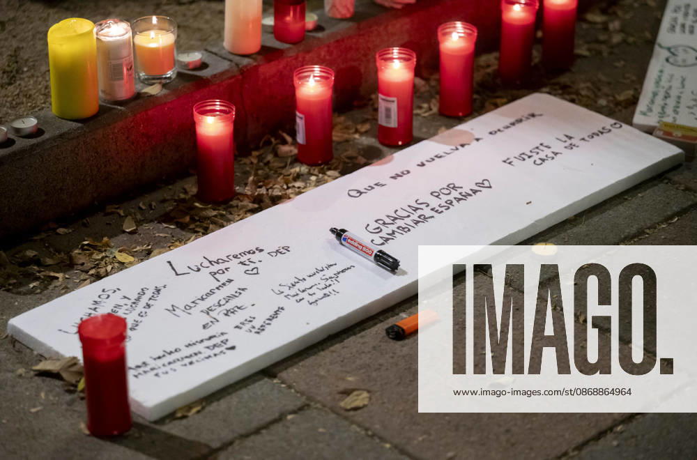 Maricarmen Abascal, who became a symbol of the fight for housing after her eviction, has died. Several people leave candles and messages at Maricarmen’s home on October 7, 2026, in Madrid, Spain. Maricarmen Abascal, who became a symbol of the housing rights movement that led to the Puerta del Sol encampment after being evicted from the home in Retiro where she had lived for 70 years, died on Wednesday, as confirmed by the Tenants’ Union. The woman had been hospitalized at Gregorio Maranón Hospital since September 23. On that day, she was carried out on a stretcher from her home on Alcalde Sainz de Baranda Street after the eviction order was enforced, despite protests from dozens of activists, and transferred to the Madrid hospital due to h