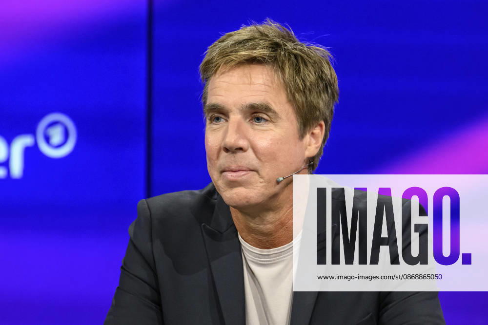 Pictured, from left: Markus Feldenkirchen, *Der Spiegel*, GER, Berlin, studio, guest on *Maischberger*, political talk show, TV, program, with host Sandra Maischberger, *Das Erste*, from Adlershof, Studio 20, October 7, 2026,