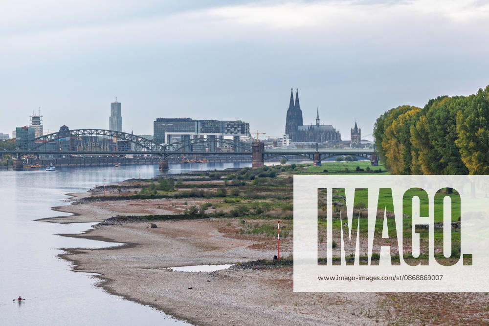 Low water levels on the Rhine: View from the Rodenkirchen Bridge (A4) toward the Cologne skyline, October 7, 2026. View from the Rodenkirchen A4 highway bridge downstream along the Rhine toward the Cologne skyline, featu