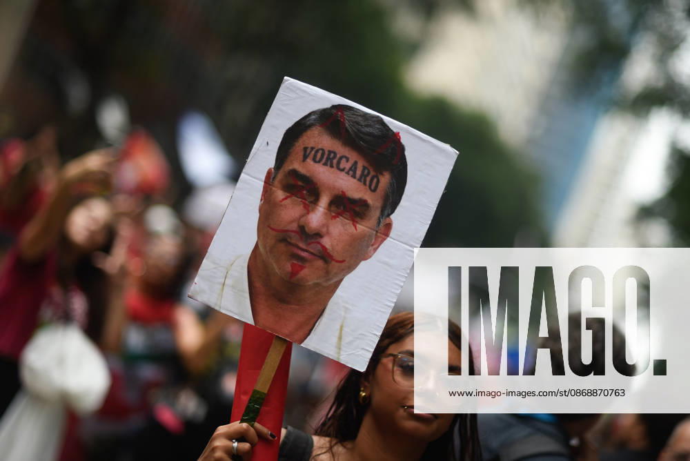 Thousands of demonstrators gathered in downtown Rio de Janeiro RIO DE JANEIRO, BRAZIL - OCTOBER 7: Thousands of demonstrators gathered in downtown in support of presidential candidate Luiz Inacio Lula da Silva (PT) ahead of the second round of Brazil’s presidential election in Rio de Janeiro on October 7, 2026. The demonstration, organized under the name Youth on the Streets for Democracy, began at Candelaria and continued with a march toward Cinelandia. Students gathered at noon for an event organized by the Rio de Janeiro State Students’ Union (UEE-RJ) as a peaceful demonstration in defense of democracy, student rights, education and equality. Fabio Teixeira Anadolu Rio de Janeiro Brazil. Editorial use only. Please get in touch for an
