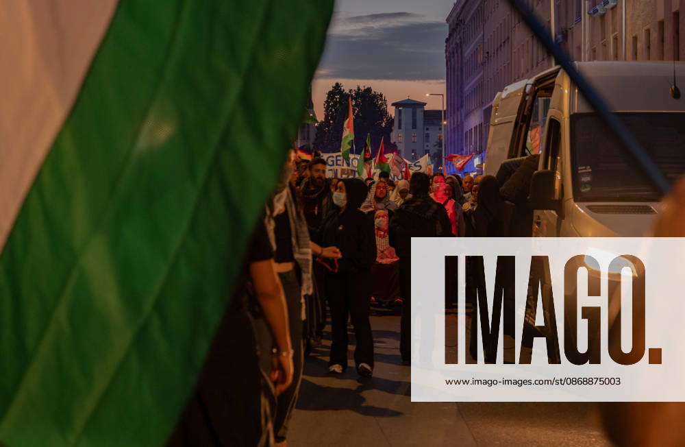 Hundereds of pro-palestinian protesters gather in Berlin, Germany, on October 7, 2026. This marks the three-year anniversary of the Hamas led border attacks in Southern Israel. Germany - ZUMAj167 20261007_zip_j167_010