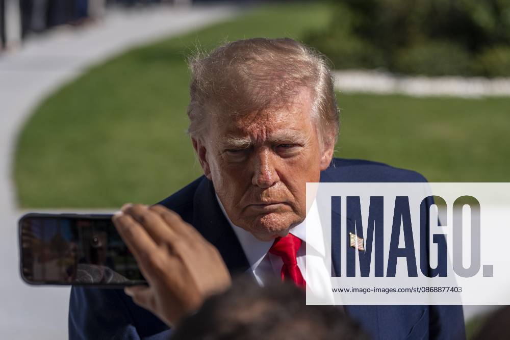 Trump Departs White House in Washington, USA - 7 Oct 26 President Donald Trump speaks to the media before departing on Marine One from the South Lawn of the White House. Trump was enroute to a campaign event in San Antonio, Texas. Washington United States