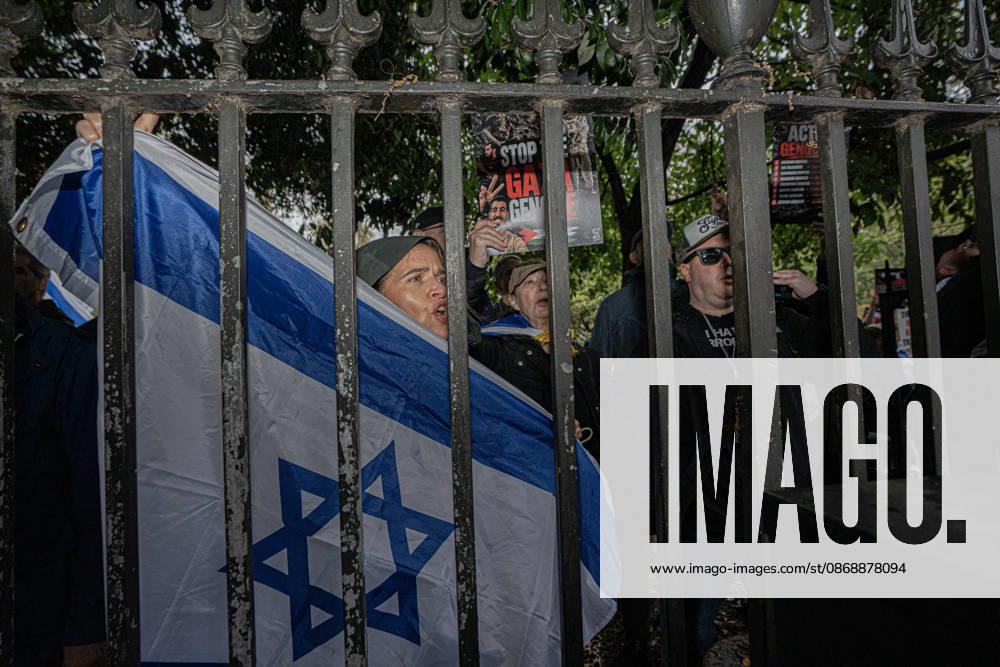 Pro-Israeil counter protestors challenge pro-Palestine demonstrators in London, UK - 7 OCT 2026. Pro-Israeil counter protestors seen challenging pro-Palestine demonstrators from behind park railings for choosing the 3rd anniversary of the October 7th attack by Hamas to protest against Israel’s war on Gaza. Pro-Palestine activists from Central London Universities chose the 3rd anniversary of the October 7th attack by Hamas to protest against Israel’s war on Gaza. They clashed en route with pro-Israeli counter protestors. The demonstration was arranged by an inter-uni coalition that includes King’s College and LSE. London United Kingdom