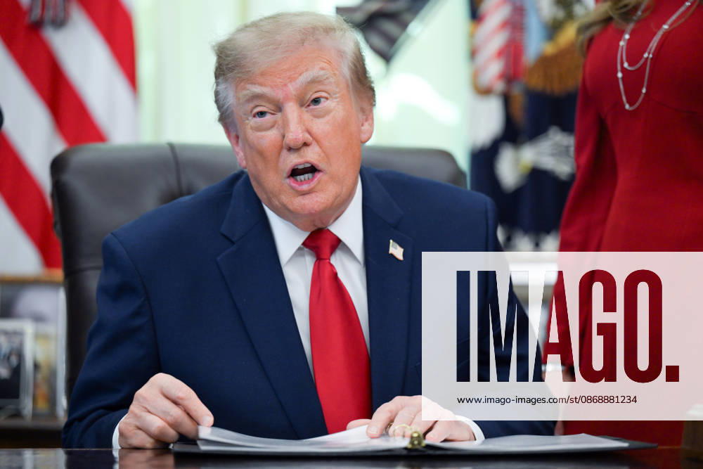 WASHINGTON, DC - OCT. 7: United States President Donald J Trump speaks during an announcement on Trump Accounts in the Oval Office of the White House in Washington, DC, USA, on Wednesday