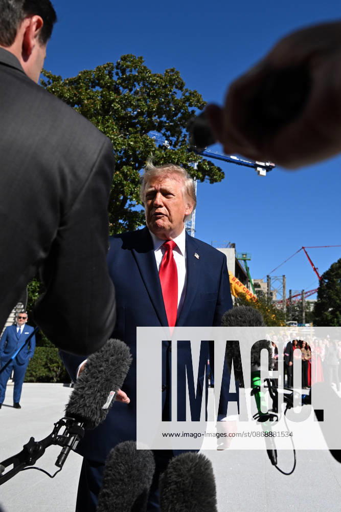 WASHINGTON, DC - OCT. 7: United States President Donald J Trump speaks to the press outside the South Portico of the White House in Washington, DC, USA, prior to departing en route to a campaign rally in San Antonio, Texas on Wednesday