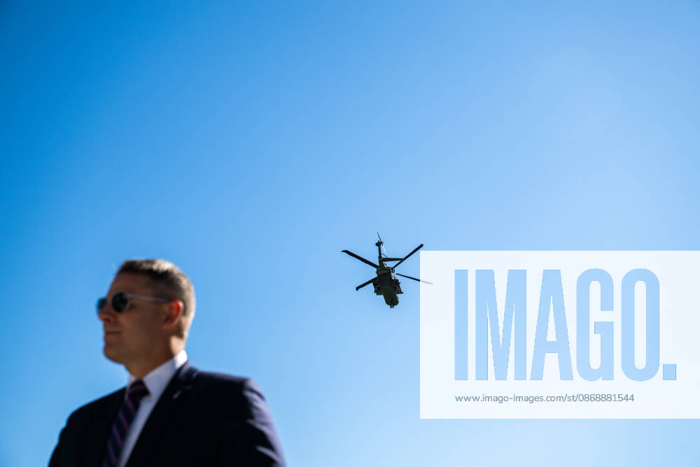 WASHINGTON, DC - OCT. 7: A Secret Service agent stands guard as Marine One, with United States President Donald J Trump aboard, departs the on the South Lawn of the White House in Washington, DC, USA, en route to a campaign rally in San Antonio, Texas on Wednesday