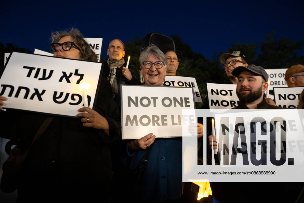 The Union Square candlelight vigil organized by the group Israelis for Peace on October 7th 2026 went on in spite of loud protests by pro-Palestinian activists. Several public officials, including New York City mayor ZOHRAN MAMDANI, joined the group in commemorating the Israeli lives lost on Ocotober 7th 2023 despite the protests. New York USA - ZUMAh214 20261007_znp_h214_014