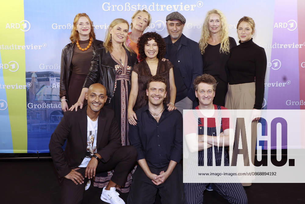 Sofie Junker, Patrick Abozen, Andrea Lüdke, Saskia Fischer, Maria Ketikidou, Enrique Fiß, Özgür Karadeniz, Sven Fricke, Dorothea Schenck, and Dorothea Schenck at the photo call celebrating the 40th anniversary of the ARD series *Großstadtrevier* at the Astor Film Lounge in Hamburg, October 7, 2026 Foto:xFuturexImagex grossstadtrevier_6001