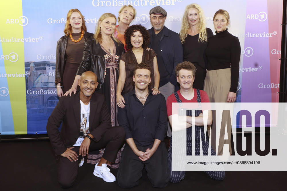 Sofie Junker, Patrick Abozen, Andrea Lüdke, Saskia Fischer, Maria Ketikidou, Enrique Fiß, Özgür Karadeniz, Sven Fricke, Dorothea Schenck, and Dorothea Schenck at the photo call celebrating the 40th anniversary of the ARD series *Großstadtrevier* at the Astor Film Lounge in Hamburg, October 7, 2026 Foto:xFuturexImagex grossstadtrevier_6002