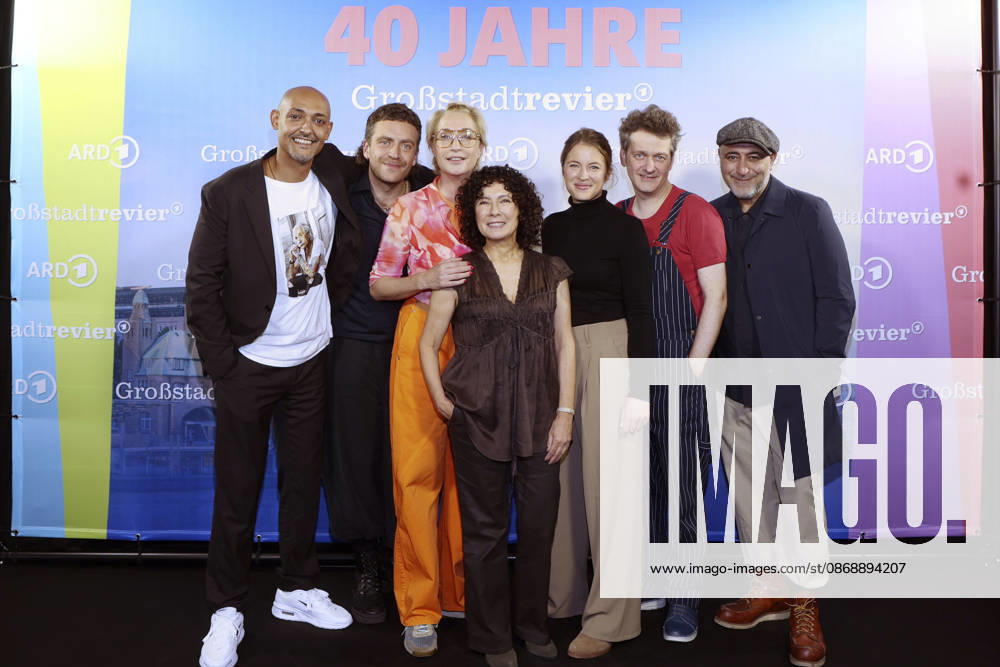 Patrick Abozen, Enrique Fiß, Saskia Fischer, Maria Ketikidou, Sinha Melina Gierke, Sven Fricke, and Özgür Karadeniz at the photo call celebrating the 40th anniversary of the ARD series *Großstadtrevier* at the Astor Film Lounge in Hamburg, October 7, 2026 Foto:xFuturexImagex grossstadtrevier_6003