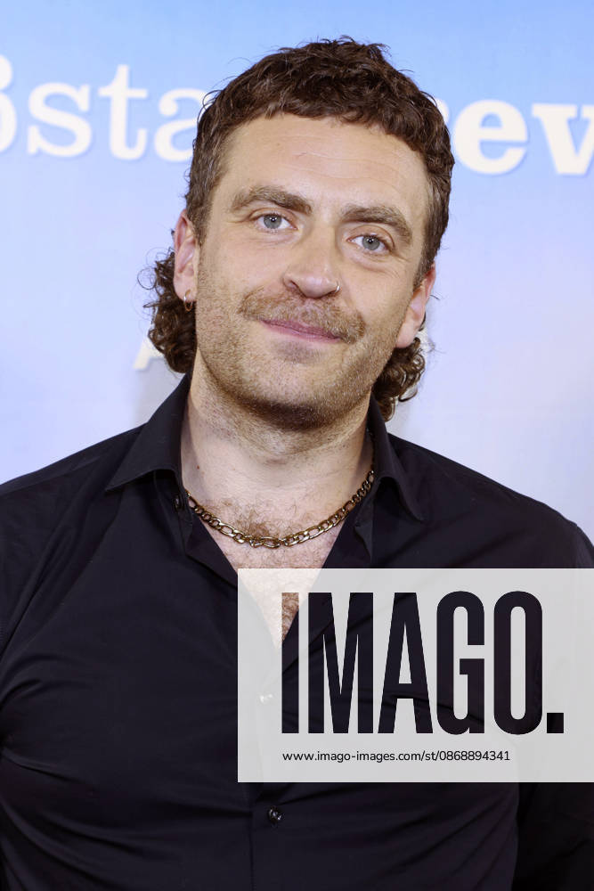 Enrique Fiß at the photo call celebrating the 40th anniversary of the ARD series *Großstadtrevier* at the Astor Film Lounge in Hamburg, October 7, 2026 Foto:xFuturexImagex grossstadtrevier_6019
