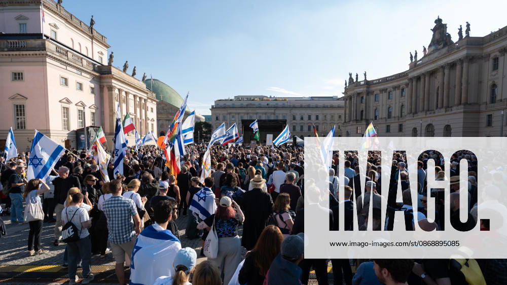 Memorial ceremony at Bebelplatz in Berlin-Mitte, the heart of the German capital. Memorial event marking the 3rd anniversary of the Hamas terrorist attack in Israel on October 7. Never forget, never remain silent, Berlin, Berlin, Germany, Bebelplatz