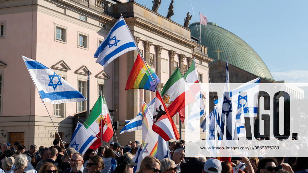 Memorial ceremony at Bebelplatz in Berlin-Mitte, the heart of the German capital. Memorial event marking the 3rd anniversary of the Hamas terrorist attack in Israel on October 7. Never forget, never remain silent, Berlin, Berlin, Germany, Bebelplatz