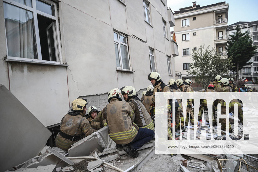 Partial collapse occurs in 7-story building in Istanbul s Maltepe district ISTANBUL, TURKIYE - OCTOBER 8: Search and rescue personnel, including firefighters, AFAD, UMKE, and police teams, operate at the site of a partial building collapse in the Cevizli neighborhood of Maltepe district, Istanbul, Turkiye on October 8, 2026. Trapped residents on the unaffected upper floors were evacuated while emergency teams initiated search and rescue efforts beneath the collapsed lower levels. Murat Sengul Anadolu Istanbul Turkey. Editorial use only. Please get in touch for any other usage.