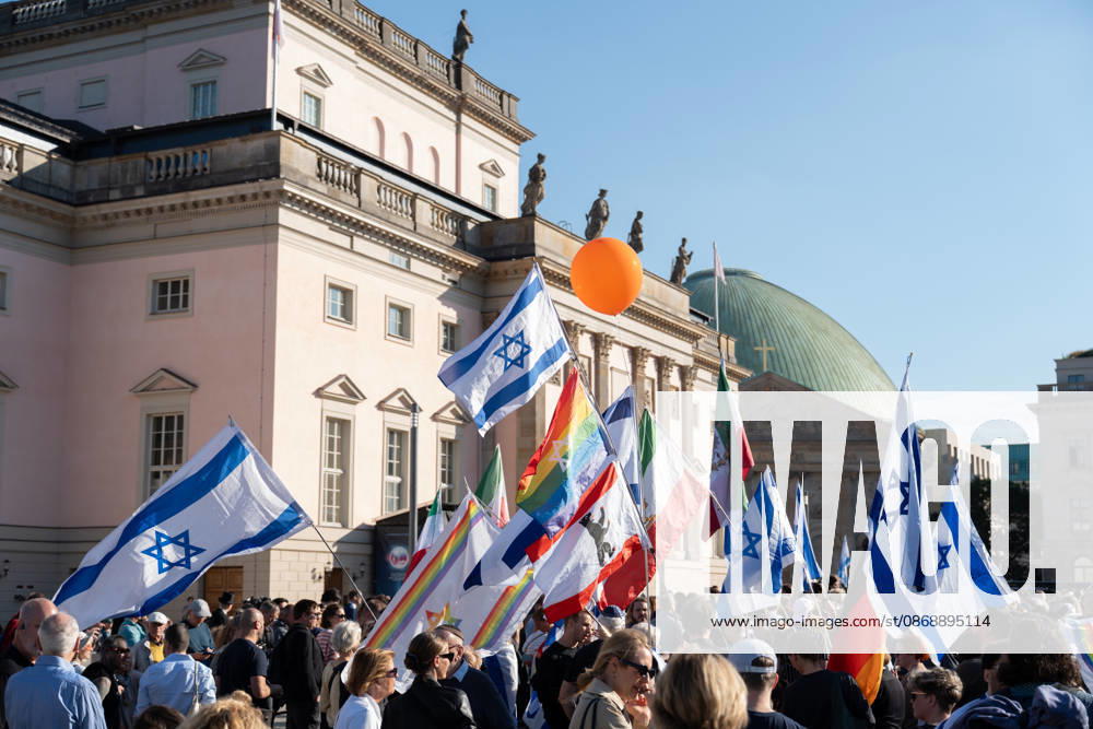 Memorial ceremony at Bebelplatz in Berlin-Mitte, the heart of the German capital. Memorial event marking the 3rd anniversary of the Hamas terrorist attack in Israel on October 7. Never forget, never remain silent, Berlin, Berlin, Germany, Bebelplatz