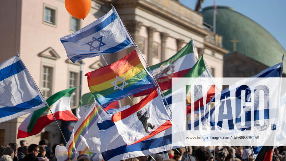 Memorial ceremony at Bebelplatz in Berlin-Mitte, the heart of the German capital. Memorial event marking the 3rd anniversary of the Hamas terrorist attack in Israel on October 7. Never forget, never remain silent, Berlin, Berlin, Germany, Bebelplatz