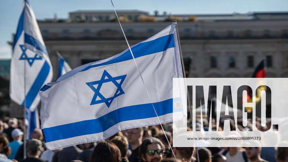 Memorial ceremony at Bebelplatz in Berlin-Mitte, the heart of the German capital. Memorial event marking the 3rd anniversary of the Hamas terrorist attack in Israel on October 7. Never forget, never remain silent, Berlin, Berlin, Germany, Bebelplatz