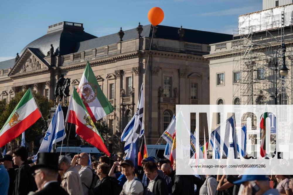 Memorial ceremony at Bebelplatz in Berlin-Mitte, the heart of the German capital. Memorial event marking the 3rd anniversary of the Hamas terrorist attack in Israel on October 7. Never forget, never remain silent, Berlin, Berlin, Germany, Bebelplatz