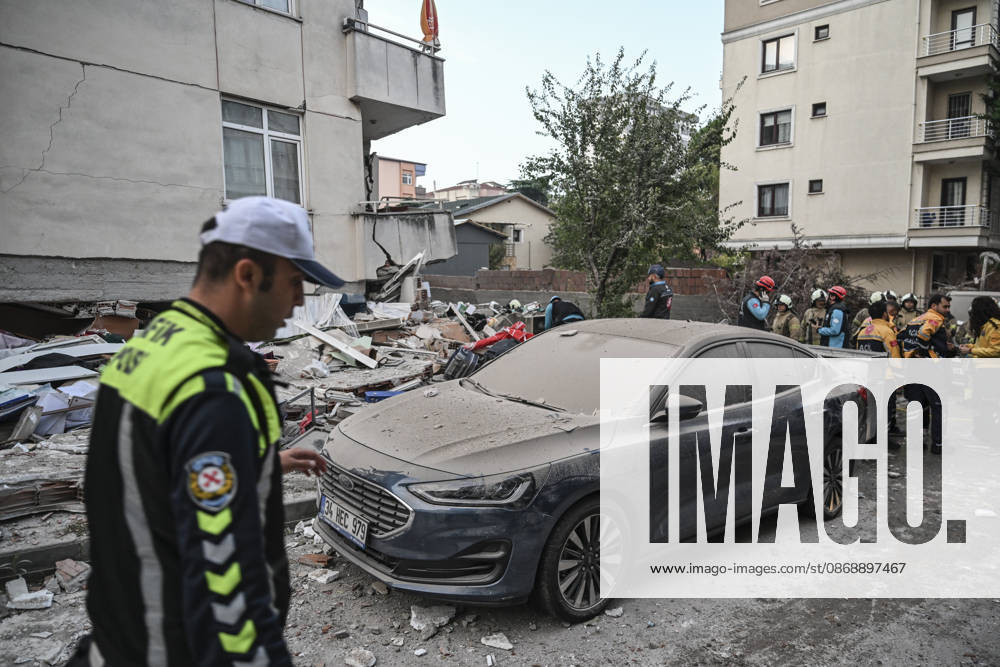 Partial collapse occurs in 7-story building in Istanbul s Maltepe district ISTANBUL, TURKIYE - OCTOBER 8: Search and rescue teams continue efforts to locate and rescue people trapped under the rubble as an injured person is taken to a hospital by ambulance after the lower floors of a seven-story building partially collapse in the Maltepe district of Istanbul, Turkiye, on October 8, 2026. Murat Sengul Anadolu Istanbul Turkey. Editorial use only. Please get in touch for any other usage.