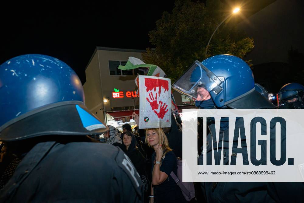 BERLIN, GERMANY, OCTOBER 7, 2026: Pro-Palestinian demonstrators march through Berlin s Kreuzberg district during a protest marking three years since the October 7 attacks and the start of the war in Gaza. The march encountered a small pro-Israel counter-demonstration along its route, with opposing groups exchanging chants. Berlin police later halted and dispersed the march before it reached its planned endpoint at Hermannplatz. Berlin Germany - ZUMAq101 20261007_zna_q101_425