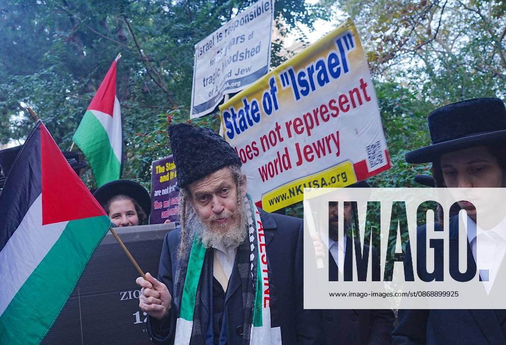 Pro-Palestinians rally outside City Hall NEW YORK, UNITED STATES - OCTOBER 07: Pro-Palestinian Americans rally outside City Hall and march to Union Square in New York, United States, on October 7, 2026, marking the anniversary of the October 7 attacks on Gaza. Selcuk Acar Anadolu New York United States. Editorial use only. Please get in touch for any other usage.