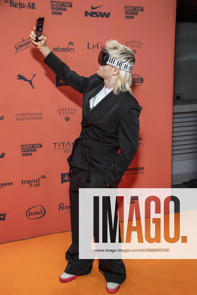 ABB ABOUTYOU Ski Aggu as a guest on the orange carpet at the ABOUT YOU Opera Fashion Show at the Admiralspalast on October 7, 2026, in Berlin, Germany