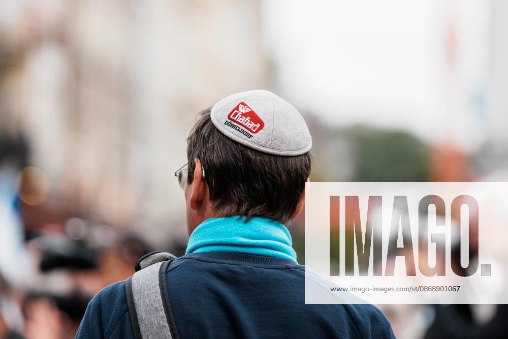 Rally in Düsseldorf marking the anniversary of Hamas’s terrorist attack on Israel on October 7, 2023, and against anti-Semitism; man wearing a kippah; Chabad Düsseldorf