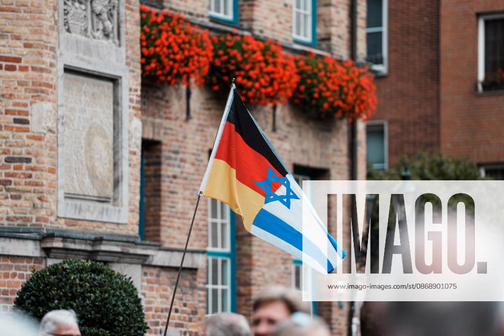 Rally in Düsseldorf marking the anniversary of Hamas’s terrorist attack on Israel on October 7, 2023, and protesting anti-Semitism; flags of Germany and Israel