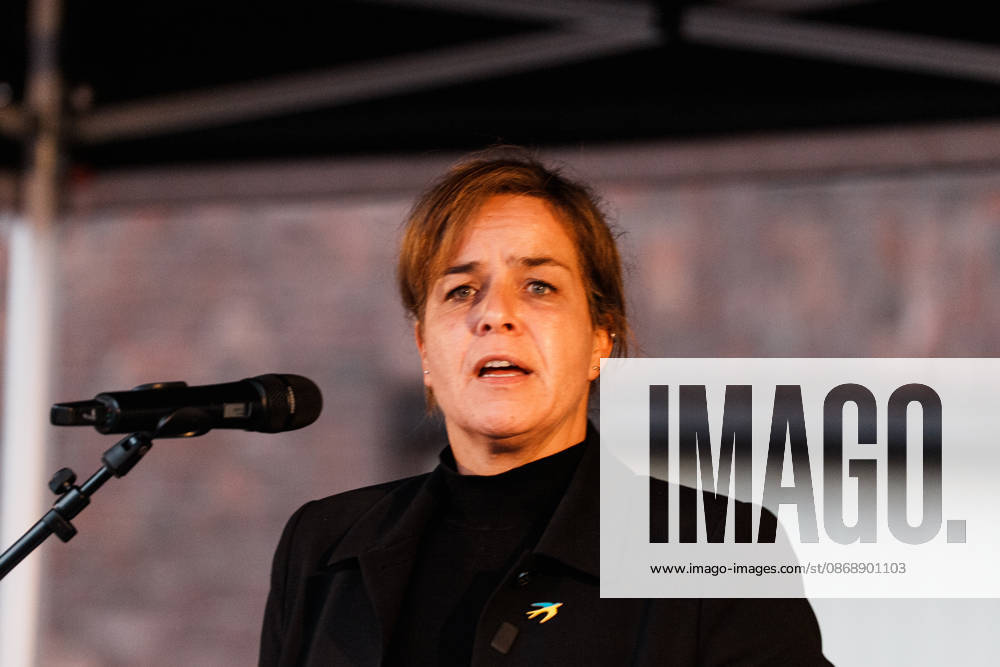Rally in Düsseldorf marking the anniversary of Hamas’s terrorist attack on Israel on October 7, 2023, and protesting anti-Semitism; speech by Mona Neubaur, Deputy Minister-President of North Rhine-Westphalia, Minister of Economic Affairs, and member of the Green Party