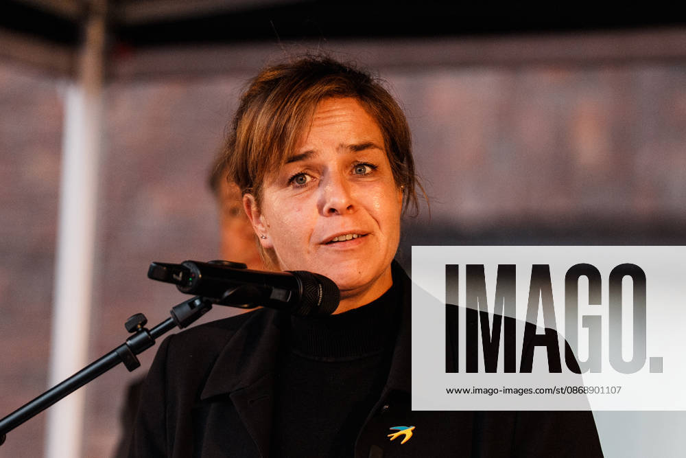 Rally in Düsseldorf marking the anniversary of Hamas’s terrorist attack on Israel on October 7, 2023, and protesting anti-Semitism; speech by Mona Neubaur, Deputy Minister-President of North Rhine-Westphalia, Minister of Economic Affairs, and member of the Green Party