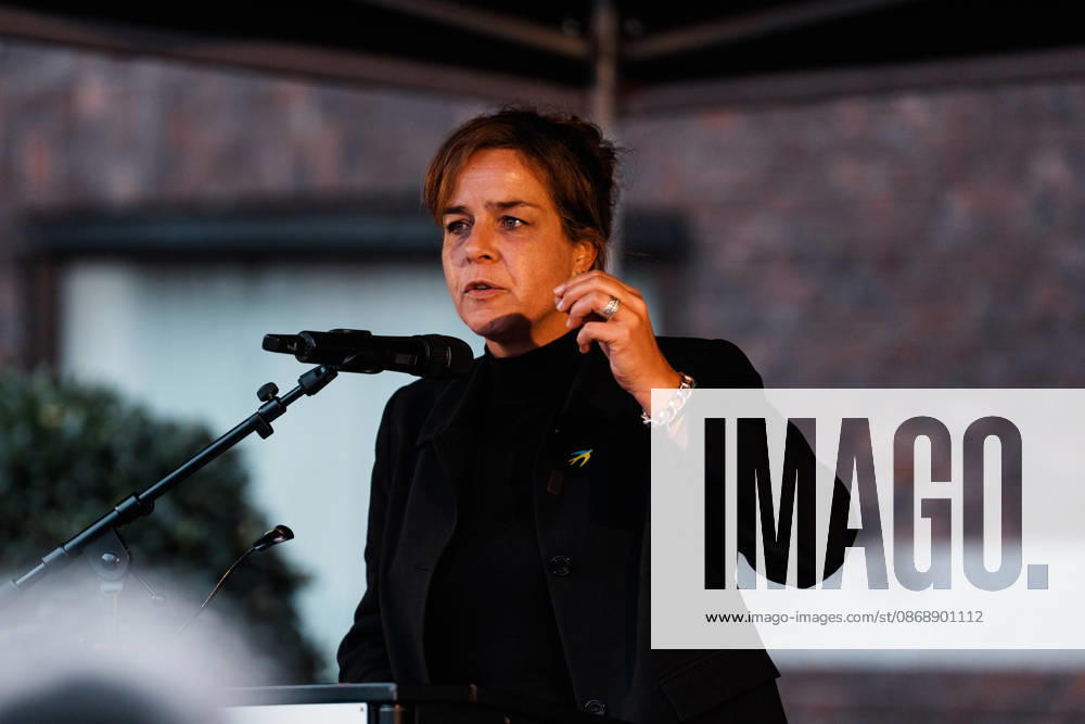 Rally in Düsseldorf marking the anniversary of Hamas’s terrorist attack on Israel on October 7, 2023, and protesting anti-Semitism; speech by Mona Neubaur, Deputy Minister-President of North Rhine-Westphalia, Minister of Economic Affairs, and member of the Green Party