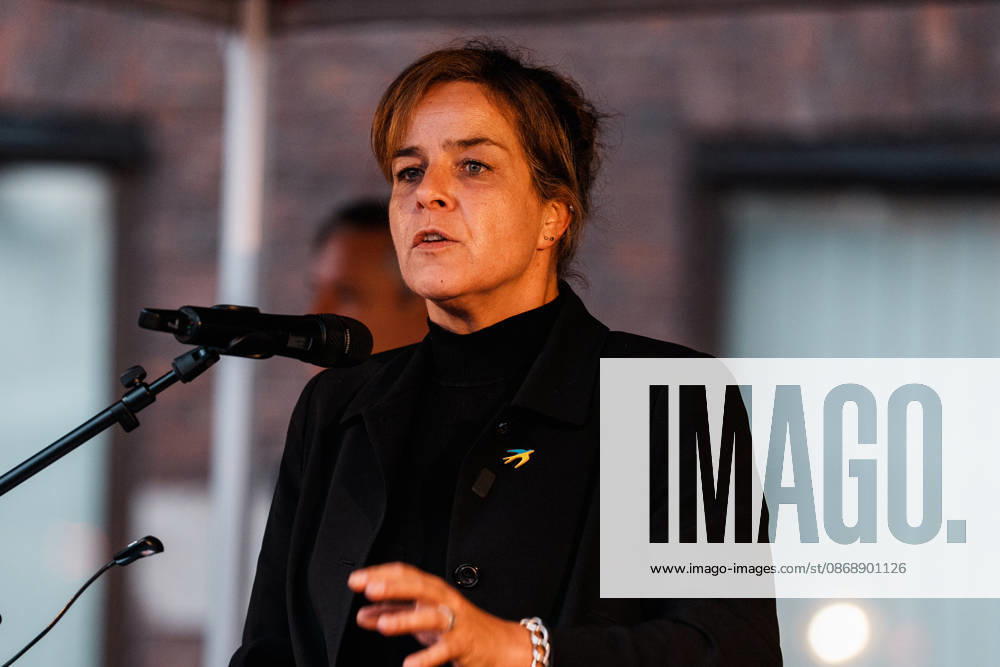 Rally in Düsseldorf marking the anniversary of Hamas’s terrorist attack on Israel on October 7, 2023, and protesting anti-Semitism; speech by Mona Neubaur, Deputy Minister-President of North Rhine-Westphalia, Minister of Economic Affairs, and member of the Green Party