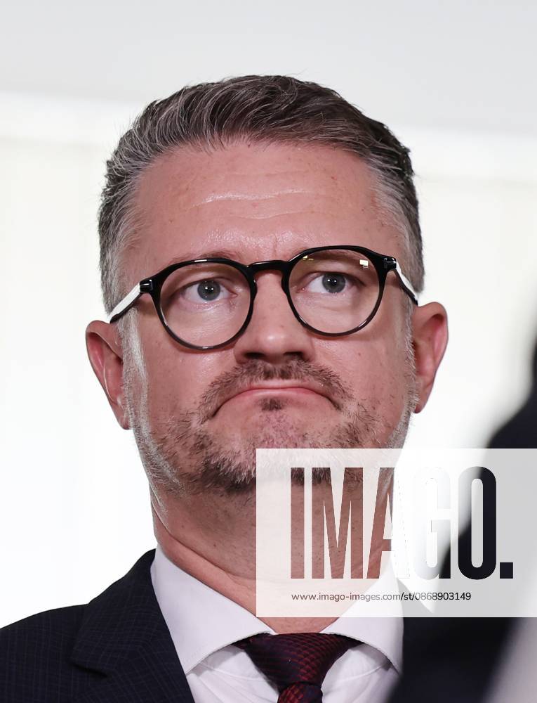 Thuringian State Parliament Statement by Minister-President Mario Voigt (CDU), October 7, 2026, Erfurt, Thuringian State Parliament; Minister of Education, Science, and Culture Christian Tischner (CDU)