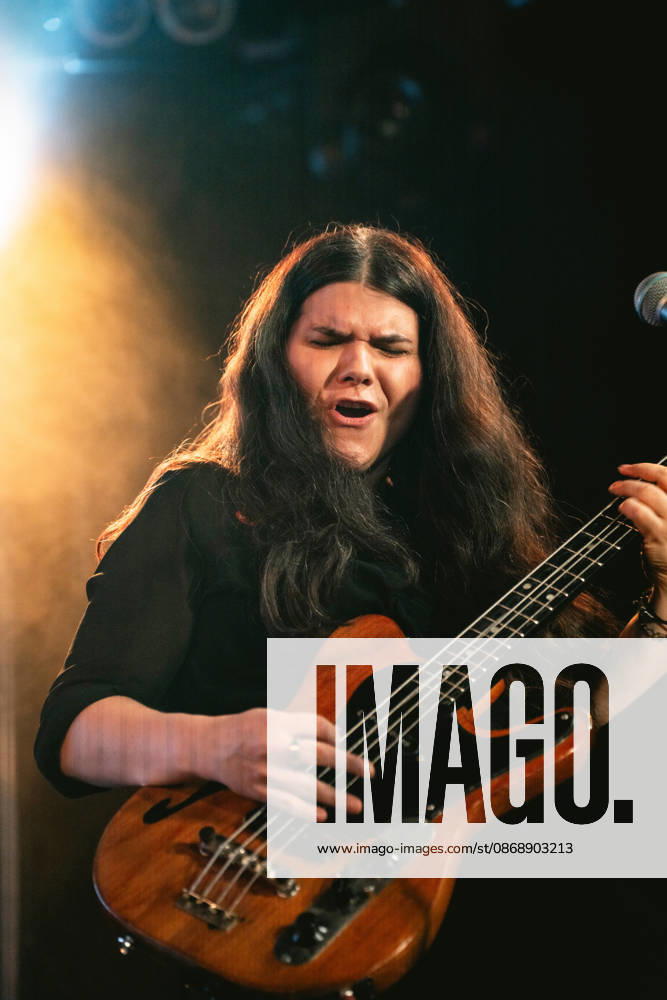 The Magic Numbers live in Malmoe, Sweden Malmo, Sweden. 07th, October 2026. The English alternative rock band The Magic Numbers performs a live concert at Plan B in Malmo. Here bass player and singer Michele Stodart is seen live on stage. Sweden, Malmö, Plan B