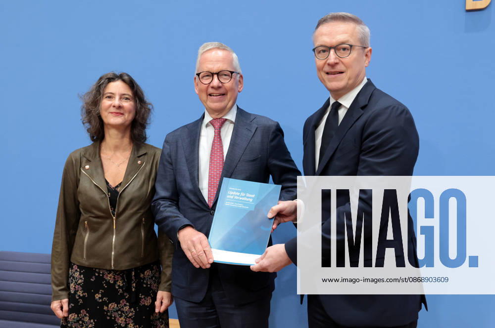 Prof. Dr. Sabine Kuhlmann, Vice Chair of the NKR; Lutz Goebel, Chair of the National Regulatory Review Board; Dr. Karsten Wildberger, Federal Minister for Digitalization and State Modernization (BMDS); press conference on the National Regulatory Review Board’s annual report on reducing bureaucracy, Berlin