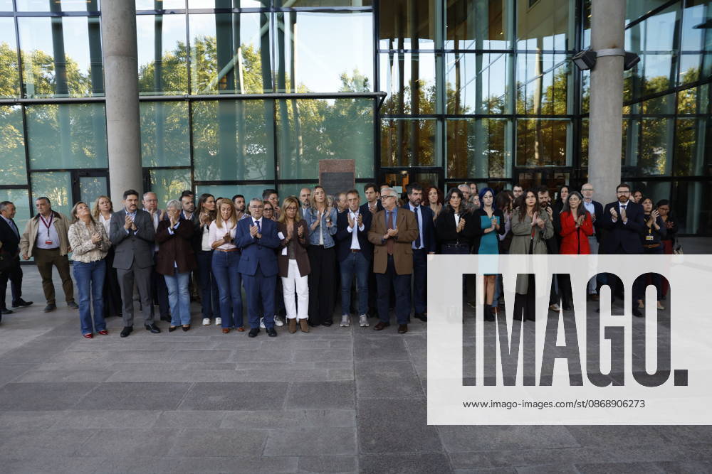 A Minute of Silence for Maricarmen in Front of the Madrid Assembly Members of the PSOE and Más Madrid during the minute of silence for Maricarmen Abascal, in front of the Madrid Assembly, on October 8, 2026, in Madrid, Spain. The PSOE and Más Madrid organized this minute of silence in front of the Assembly’s doors after the PP refused to hold the minute of silence inside the chamber. The minute of silence serves to honor the memory of Maricarmen Abascal, the 87-year-old woman who was evicted from her home—where she had lived for 71 years—and who passed away yesterday in the hospital. OCTOBER 8, 2026, Madrid, Spain