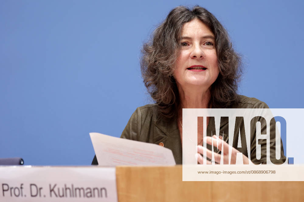Prof. Dr. Sabine Kuhlmann, Vice Chair of the NKR, press conference on the National Regulatory Review Board’s annual report on reducing bureaucracy, Berlin