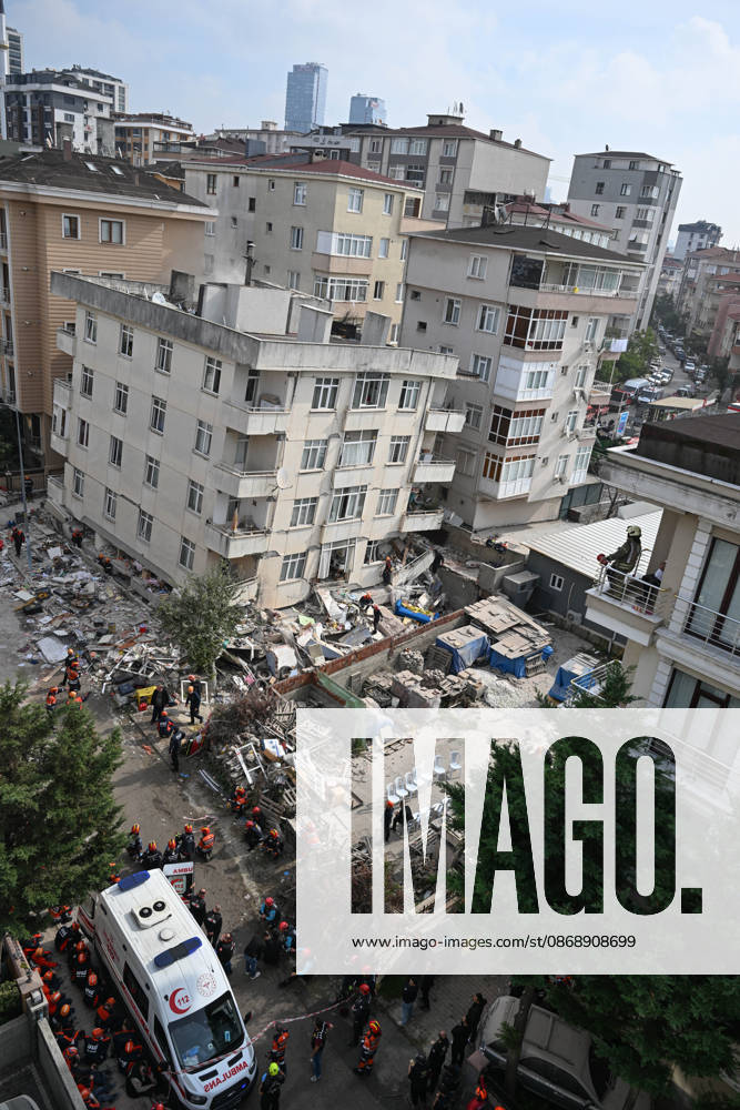 Seven-story residential building partially collapses in Istanbul ISTANBUL, TURKIYE - OCTOBER 08: Search and rescue teams conduct operations at the site of a seven-story building that partially collapsed in the Maltepe district of Istanbul, Turkiye, on October 08, 2026. Emergency personnel and ambulances are deployed to the scene as search and rescue efforts continue. Ahmet Okatali Anadolu Istanbul Turkey. Editorial use only. Please get in touch for any other usage.