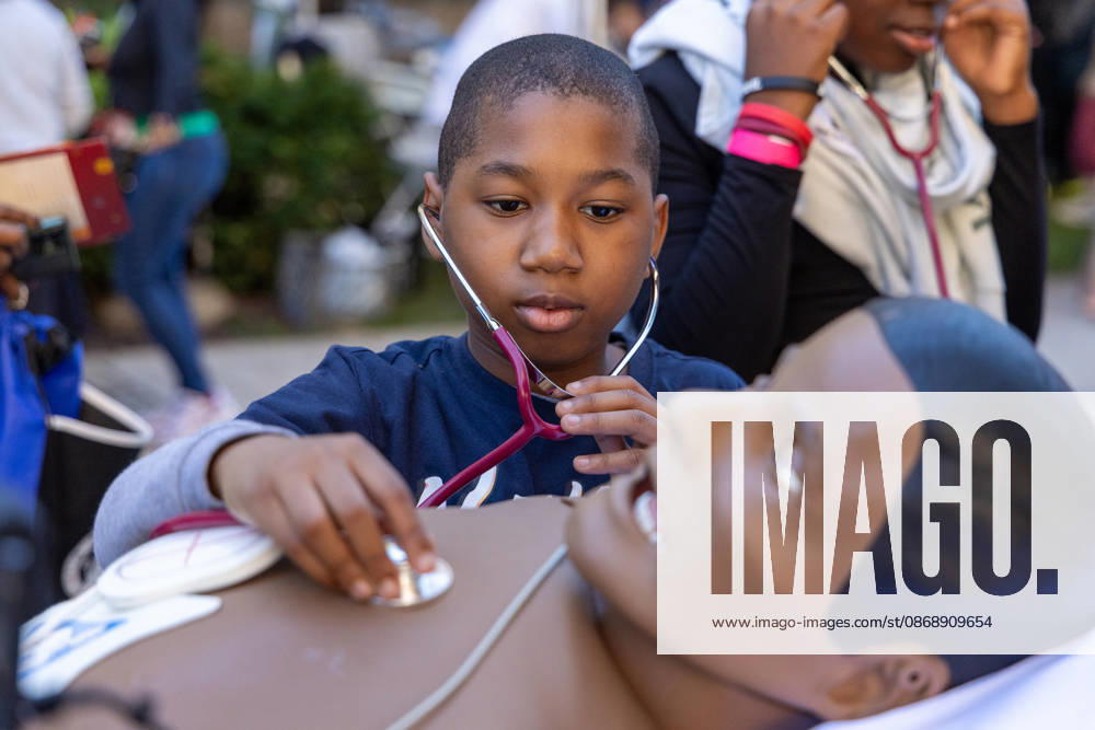 Chicago, Il - Illinois, USA - United States: A child uses a stethoscope on a medical mannequin at the annual University of Chicago South Side Science Festival on Saturday, Oct. 3, 2026 in Hyde Park. Chicago USA - United States - ZUMAm67_ 20261003_zaf_m67_008