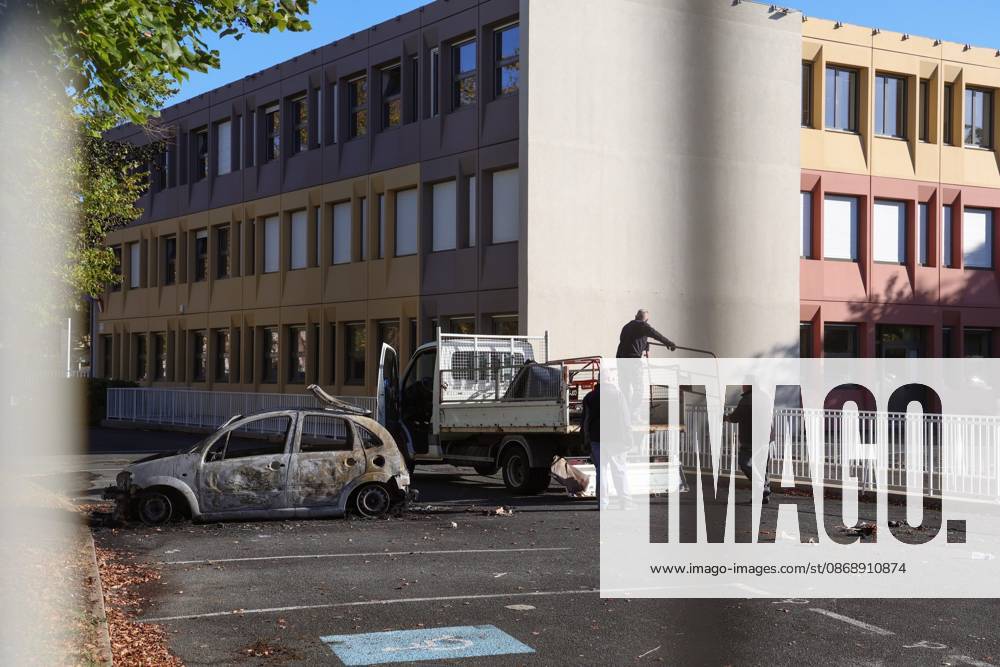 HIGH SCHOOL STUDENT PROTEST: FIRE AT A HIGH SCHOOL IN POITIERS PHOTOPQR LA NOUVELLE REPUBLIQUE Mathieu Herduin Poitiers 2 Staff members at the Alienor d’Aquitaine High School in Poitiers are clearing up the damage caused by a fire setthe school grounds during the night of October 7–8, 2026 France Fires have broken out at several schools in France as students protest by blocking access to educational institutions nationwide over school funding and learning conditions Poitiers 2 France