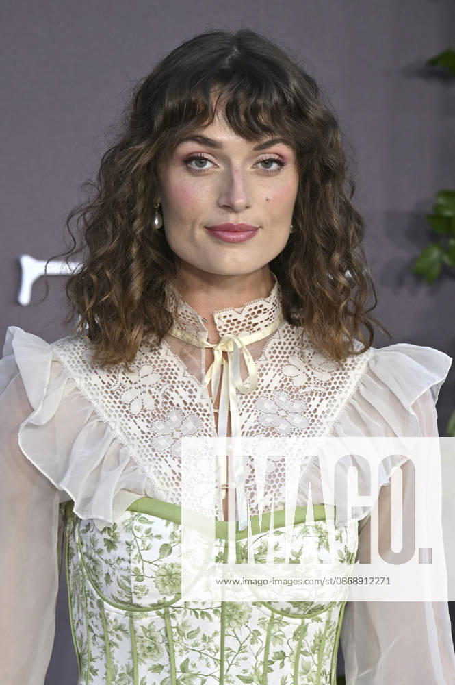 Lacey Claire Rogers at the premiere of the movie *Sense and Sensibility* at the United Theater in Los Angeles, October 7, 2026 Foto:xD.xStarbuckx xFuturexImagex sensuality_6012