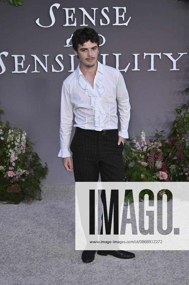 Duncan Joseph at the premiere of the movie *Sense and Sensibility* at the United Theater in Los Angeles, October 7, 2026 Foto:xD.xStarbuckx xFuturexImagex sensuality_6013