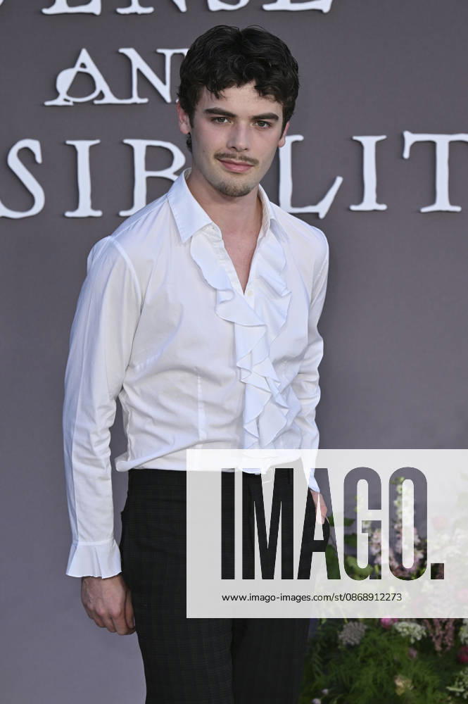 Duncan Joseph at the premiere of the movie *Sense and Sensibility* at the United Theater in Los Angeles, October 7, 2026 Foto:xD.xStarbuckx xFuturexImagex sensuality_6014